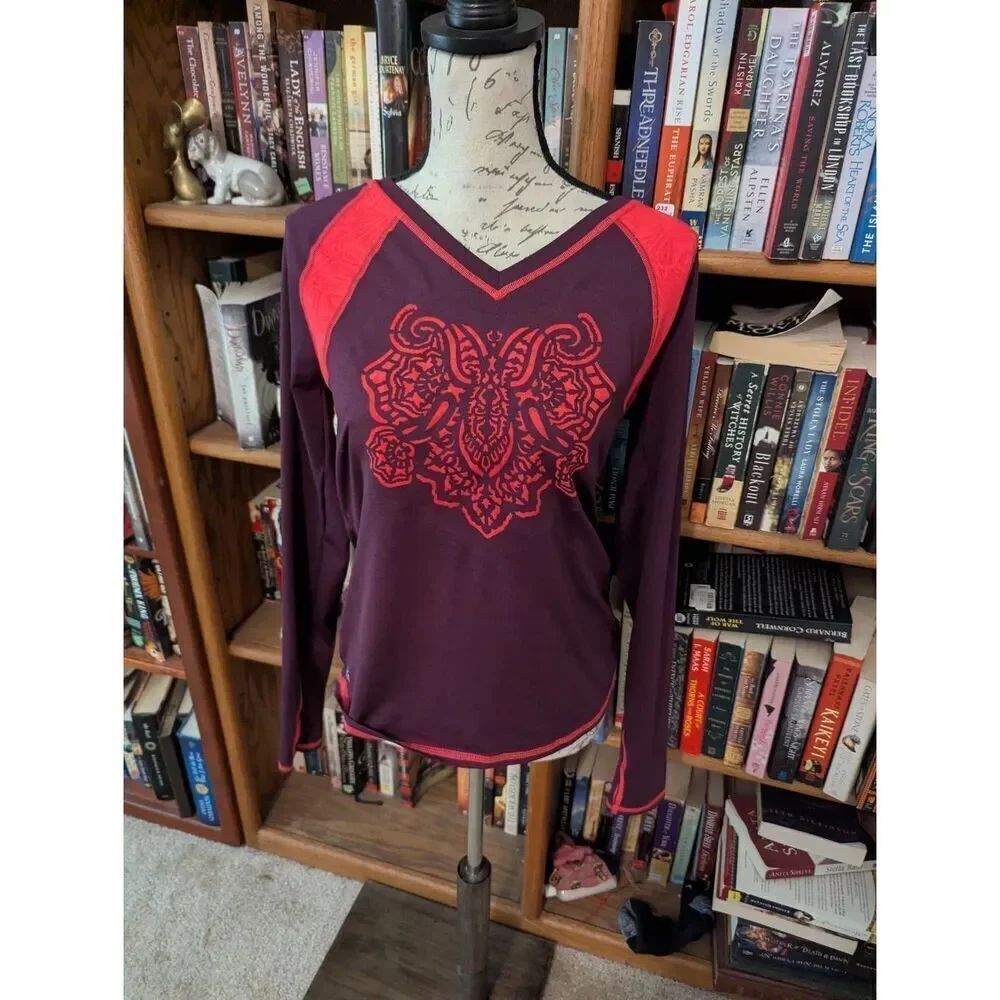 Women’s Athleta Long Sleeve Athletic Vneck T-Shirt Size Medium Athleisure Purple